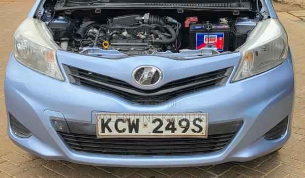 Toyota Vitz 1.3 FWD 5dr 2013 Blue