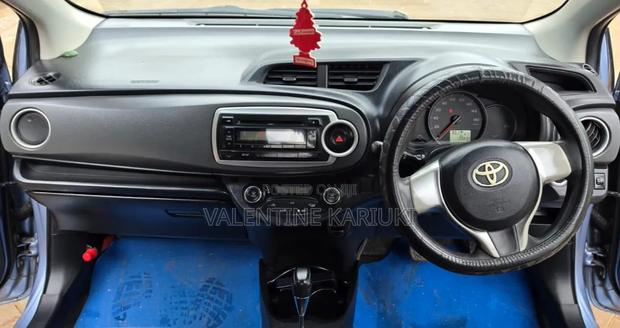 Toyota Vitz 1.3 FWD 5dr 2013 Blue