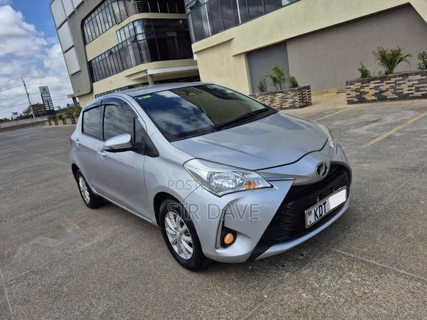 Toyota Vitz 1.3 FWD 5dr 2019 Silver