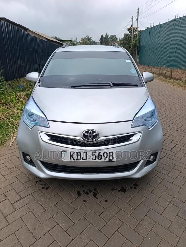 Toyota Ractis 2015 Silver