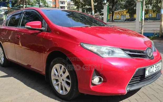Toyota Auris 2013 Red