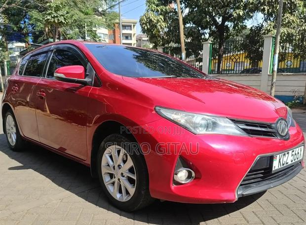 Toyota Auris 2013 Red