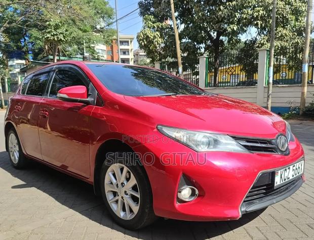 Toyota Auris 2013 Red