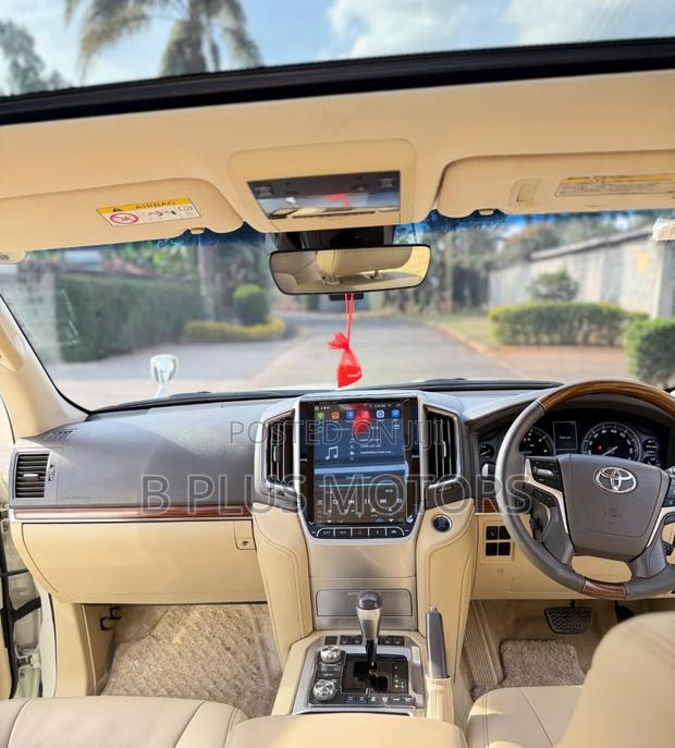 Toyota Land Cruiser 2016 White