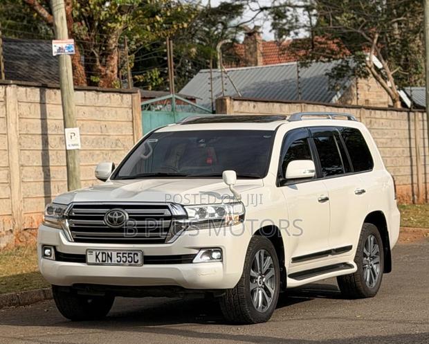 Toyota Land Cruiser 2016 White