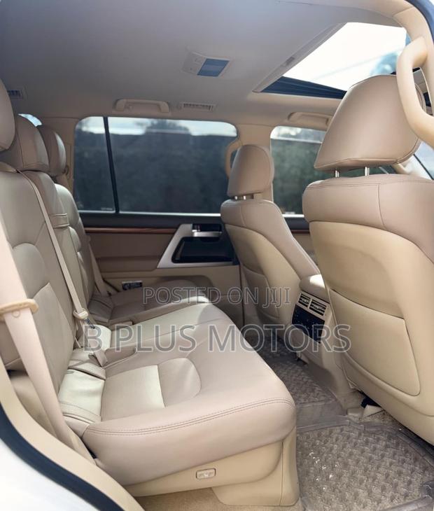 Toyota Land Cruiser 2016 White