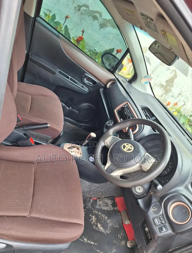 Toyota Vitz 2011