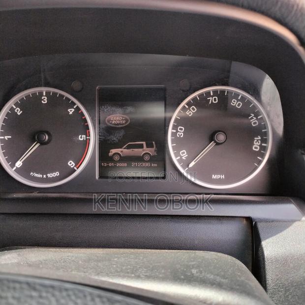 Land Rover Discovery 2010 White