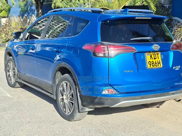 Toyota RAV4 2016 Blue