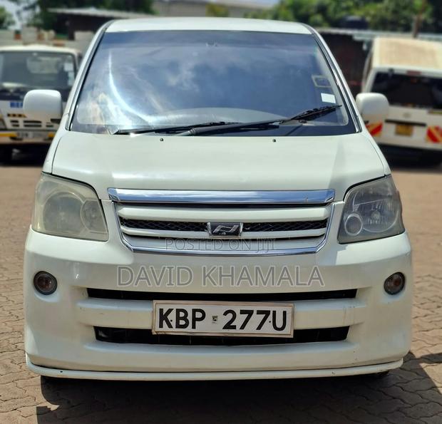 Toyota Noah 2.0 AWD (8 Seater) 2005 White