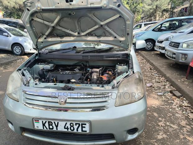 Toyota Raum 1.5 FWD 2007 Silver