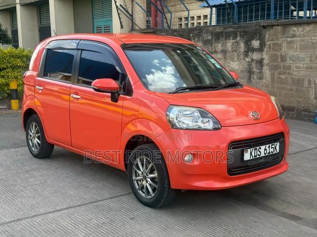 Toyota Porte 2017 Orange