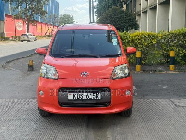 Toyota Porte 2017 Orange