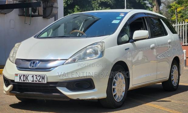 Honda Fit Shuttle 1.5 Hybrid 2WD 2015 Pearl