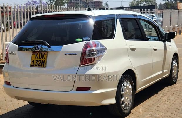 Honda Fit Shuttle 1.5 Hybrid 2WD 2015 Pearl
