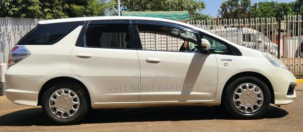Honda Fit Shuttle 1.5 Hybrid 2WD 2015 Pearl