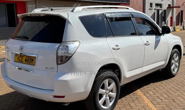 Toyota Vanguard 2008 White