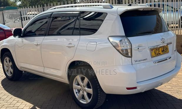 Toyota Vanguard 2008 White