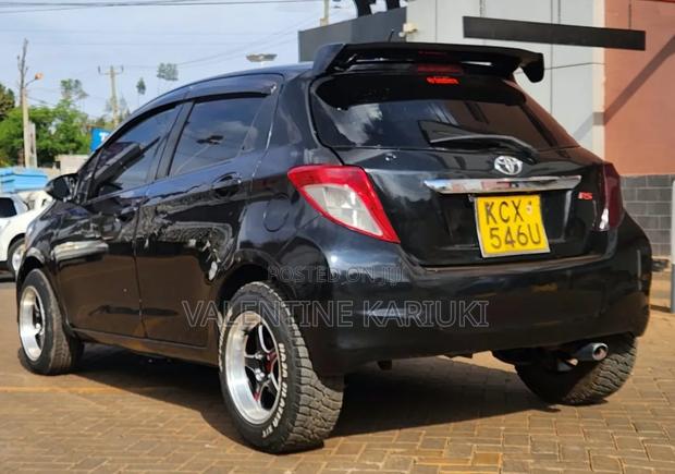 Toyota Vitz 1.3 FWD 5dr 2013 Black