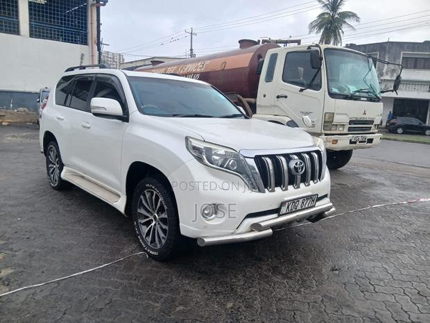 Toyota Land Cruiser 2017 White
