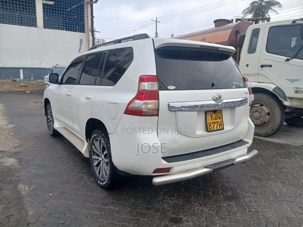 Toyota Land Cruiser 2017 White