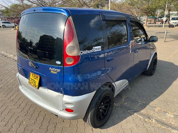 Toyota Fun Cargo 2003 Blue