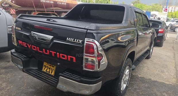 Toyota Hilux 2016 Black