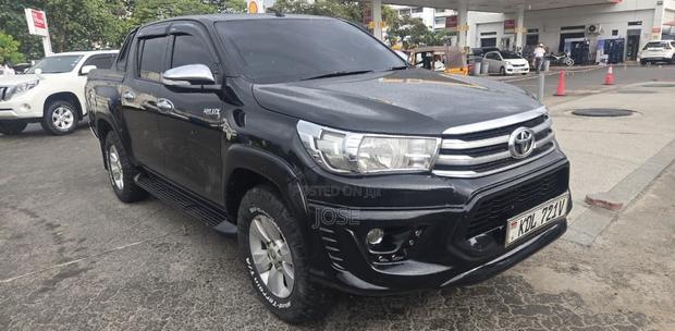 Toyota Hilux 2016 Black