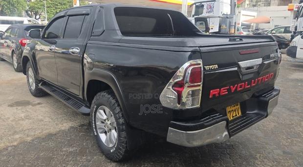Toyota Hilux 2016 Black