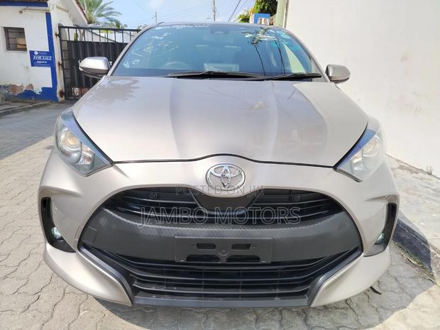 Toyota Yaris 2021 Gold