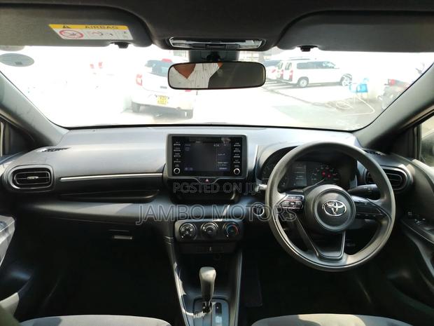Toyota Yaris 2021 Gold