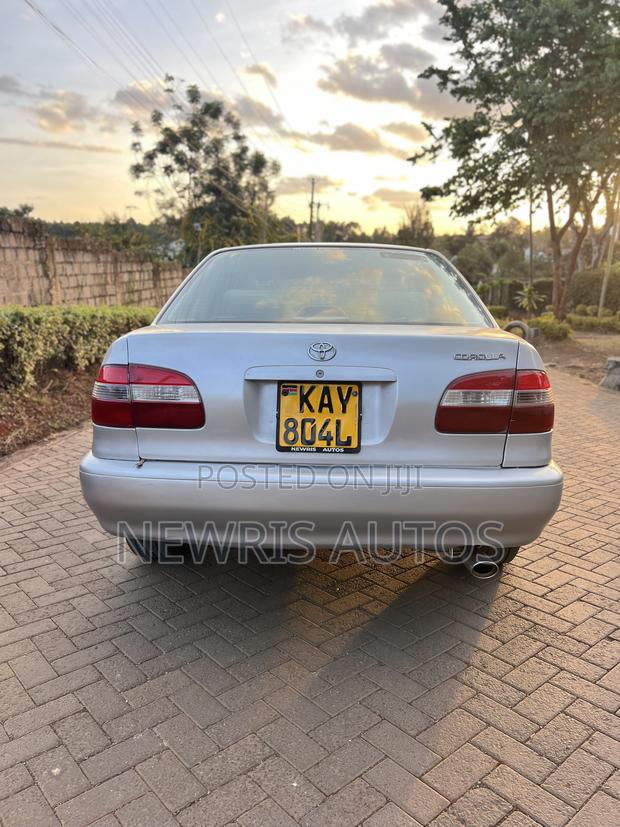 Toyota Corolla 2000 Silver