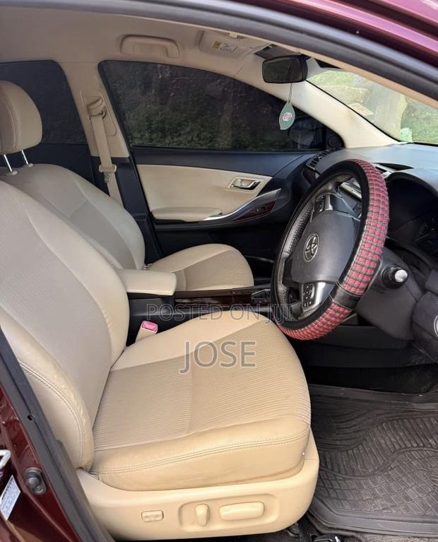 Toyota Premio 2017 Maroon