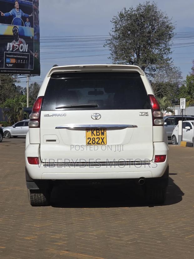 Toyota Land Cruiser Prado 2006 White