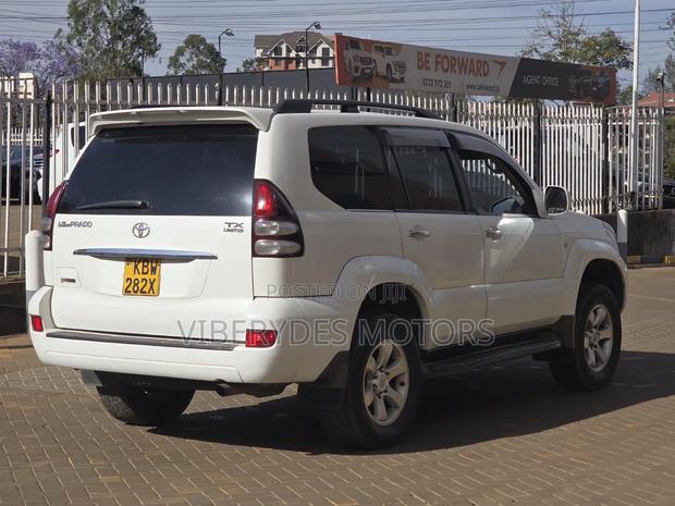 Toyota Land Cruiser Prado 2006 White