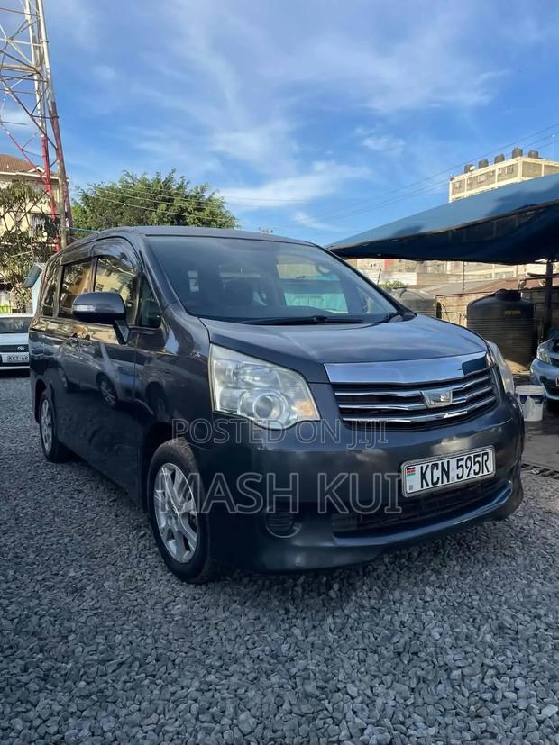 Toyota Noah 2010 Gray