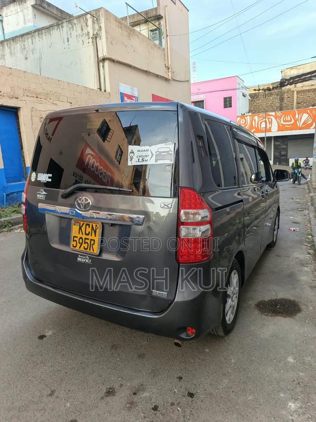 Toyota Noah 2010 Gray