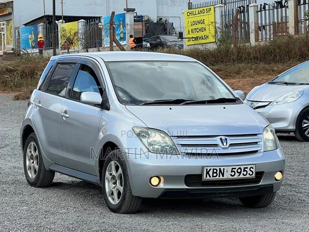 Toyota IST 2005 Silver
