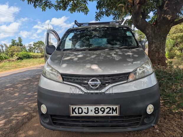 Nissan NV350 2015 Gray