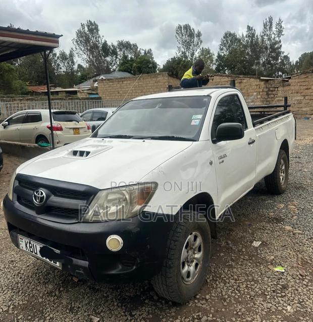 Toyota Hilux 2008 White