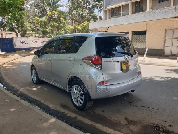 Toyota Ractis 2016 Silver