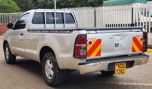 Toyota Hilux 2.5 D-4D SRX 2012 Silver