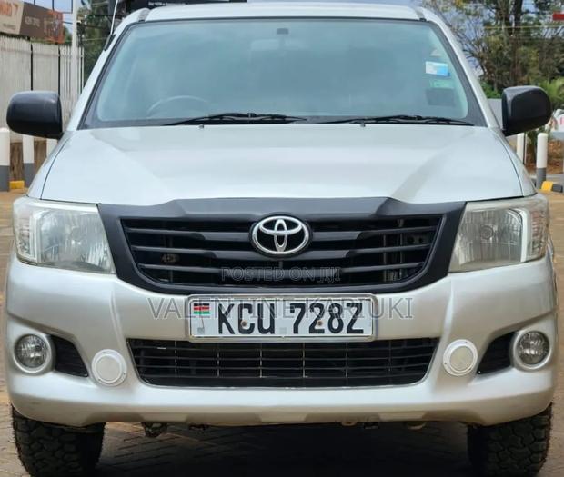 Toyota Hilux 2.5 D-4D SRX 2012 Silver