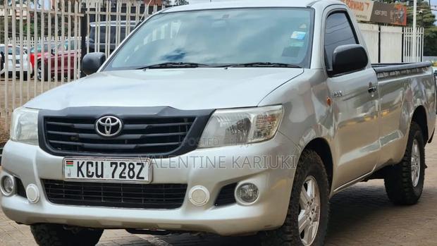 Toyota Hilux 2.5 D-4D SRX 2012 Silver