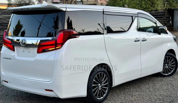 Toyota Alphard 2.5 Petrol FWD 2019 Silver