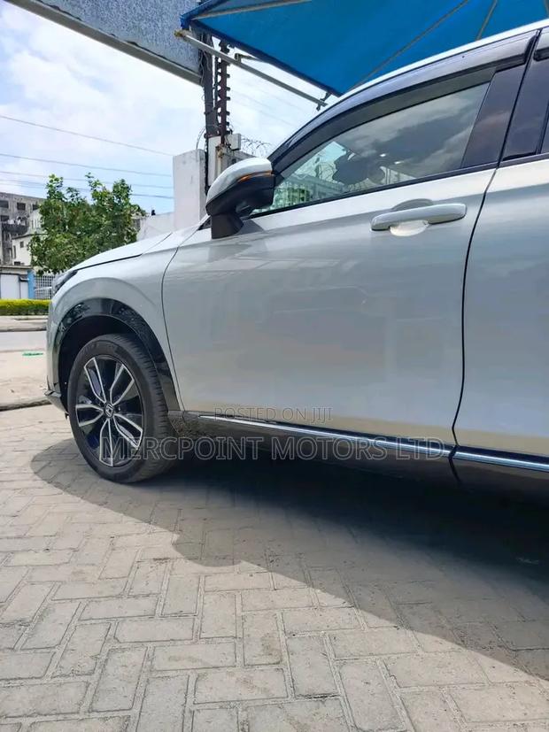 Honda Vezel 1.5 Hybrid 2WD 2021 Off white