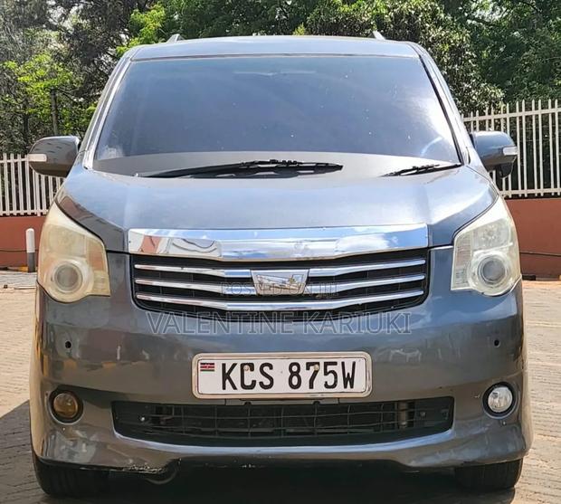 Toyota Noah 2.0 143hp FWD (8 Seater) 2012 Gray
