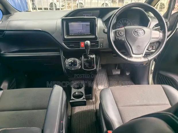 Toyota Noah 2020 Off white