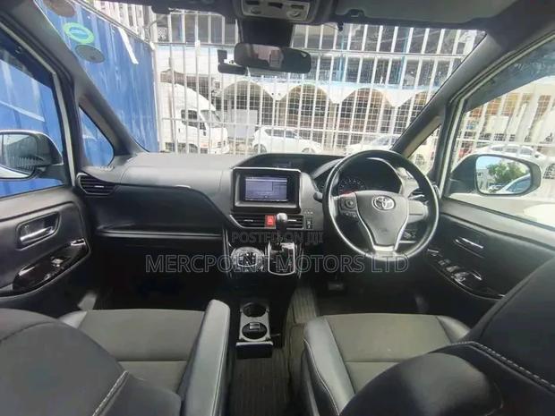 Toyota Noah 2020 Off white