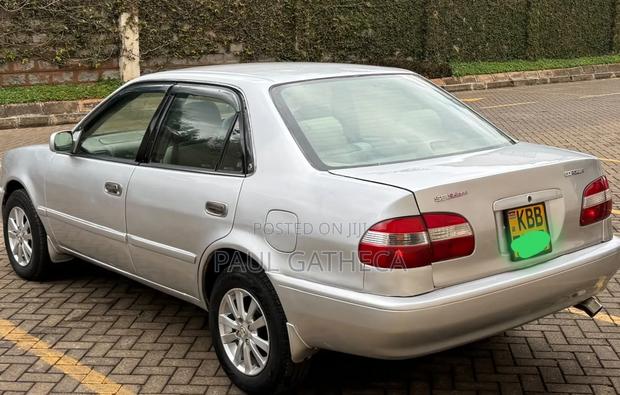 Toyota Corolla 1999 Silver